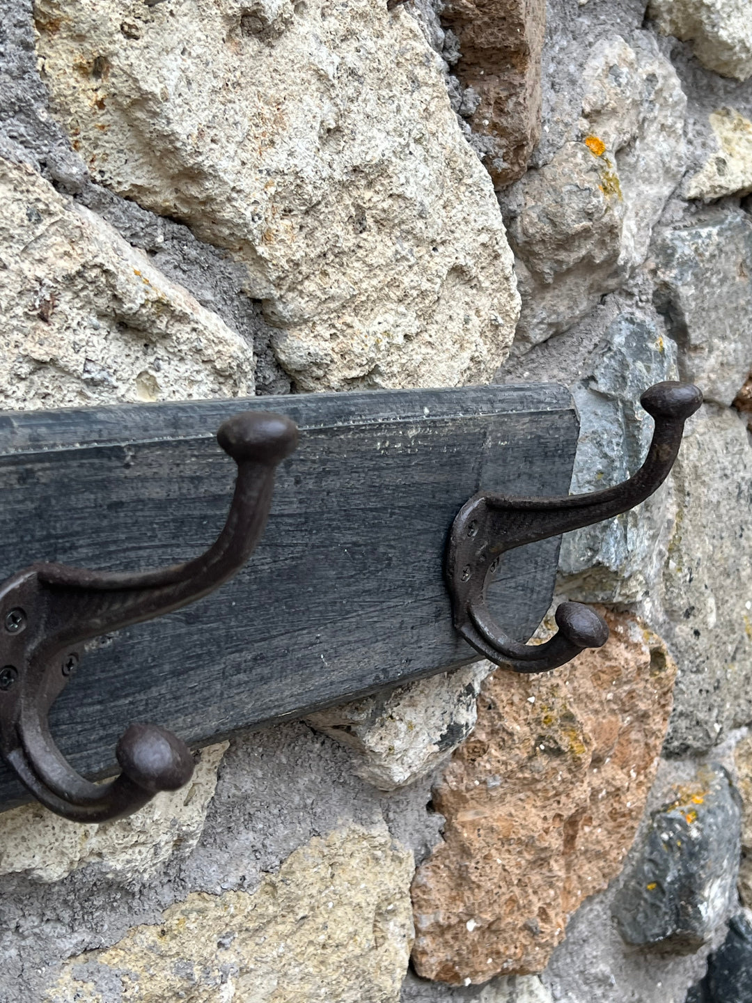 Appendiabiti da Muro in Legno e Ferro – 4 Ganci Stile Rustico Industriale
