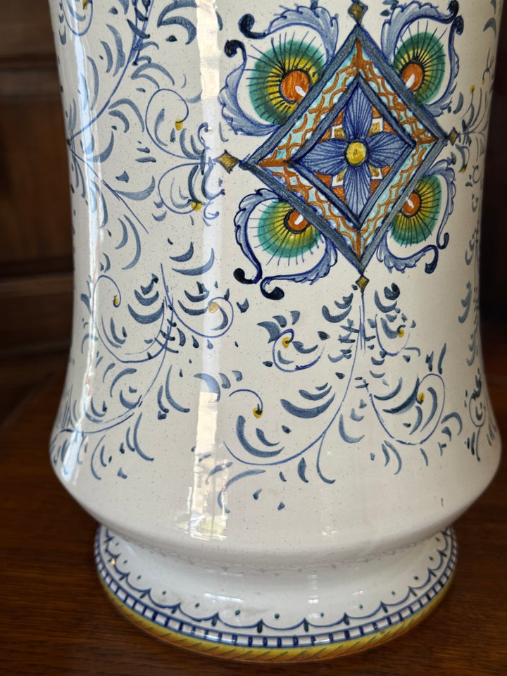 Vaso con coperchio in ceramica Deruta dipinta a mano