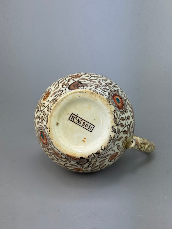 Lattiera in ceramica decorata con motivo floreale