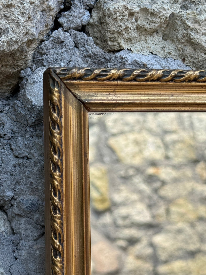Specchi da parete vintage in legno dorato con cornice lavorata