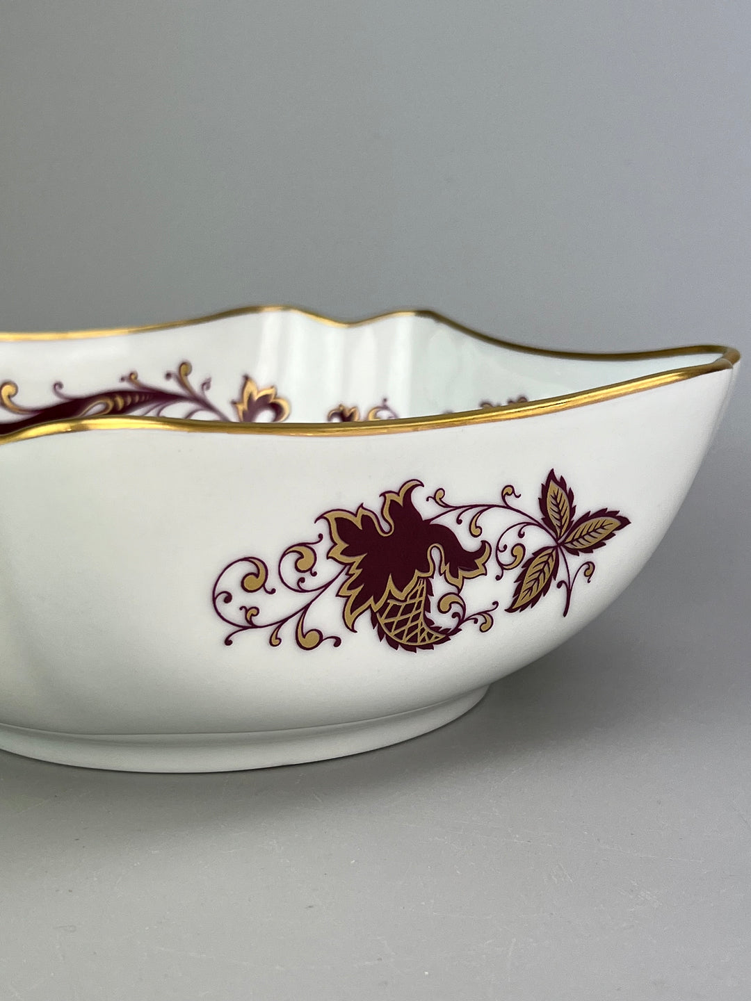 Svuotatasche in porcellana Limoges decoro fogliaceo dorato e bordeaux