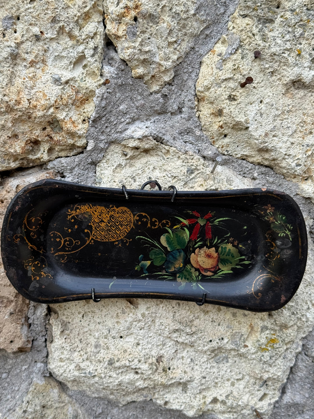 Set Vassoi vintage in metallo nero dipinti a mano con decorazioni floreali stile russo