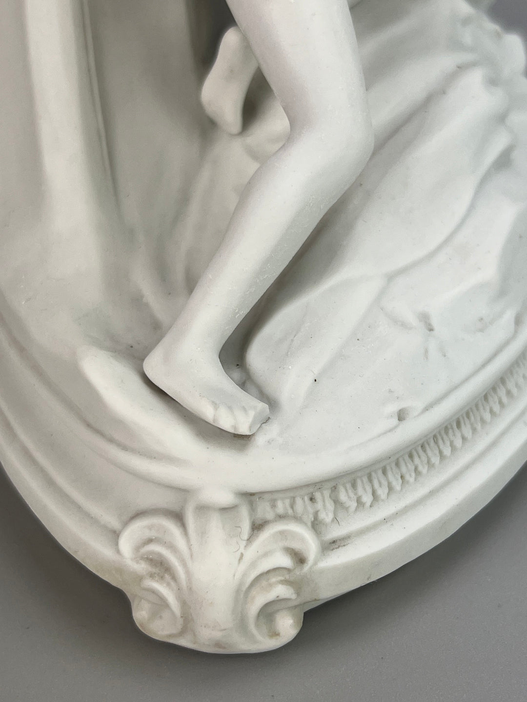 Orologio da Mensola in Biscuit – Scultura “Amore e Psiche” – Junghans (Germania)