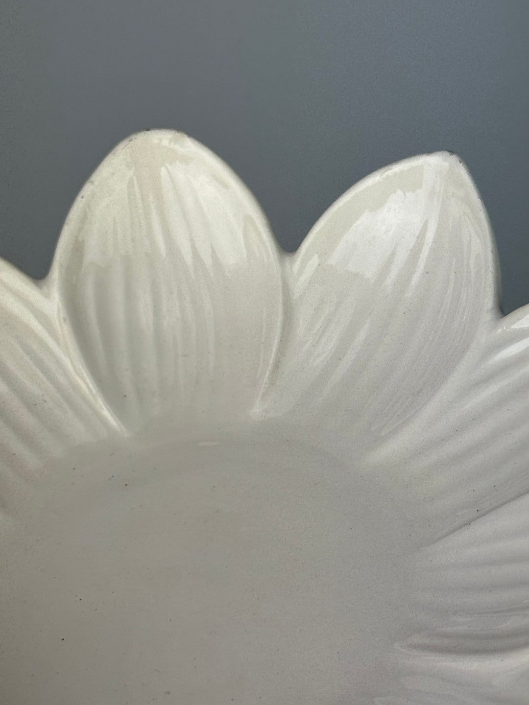 Piattino svuotatasche vintage a forma di fiore in porcellana bianca Made in Italy