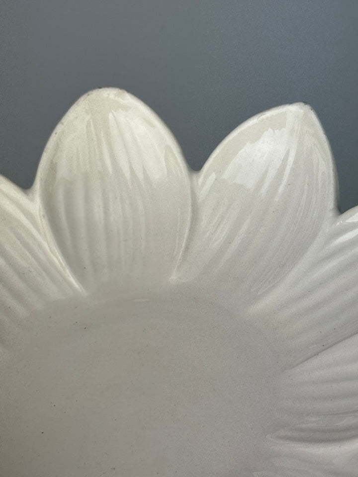 Piattino svuotatasche vintage a forma di fiore in porcellana bianca Made in Italy