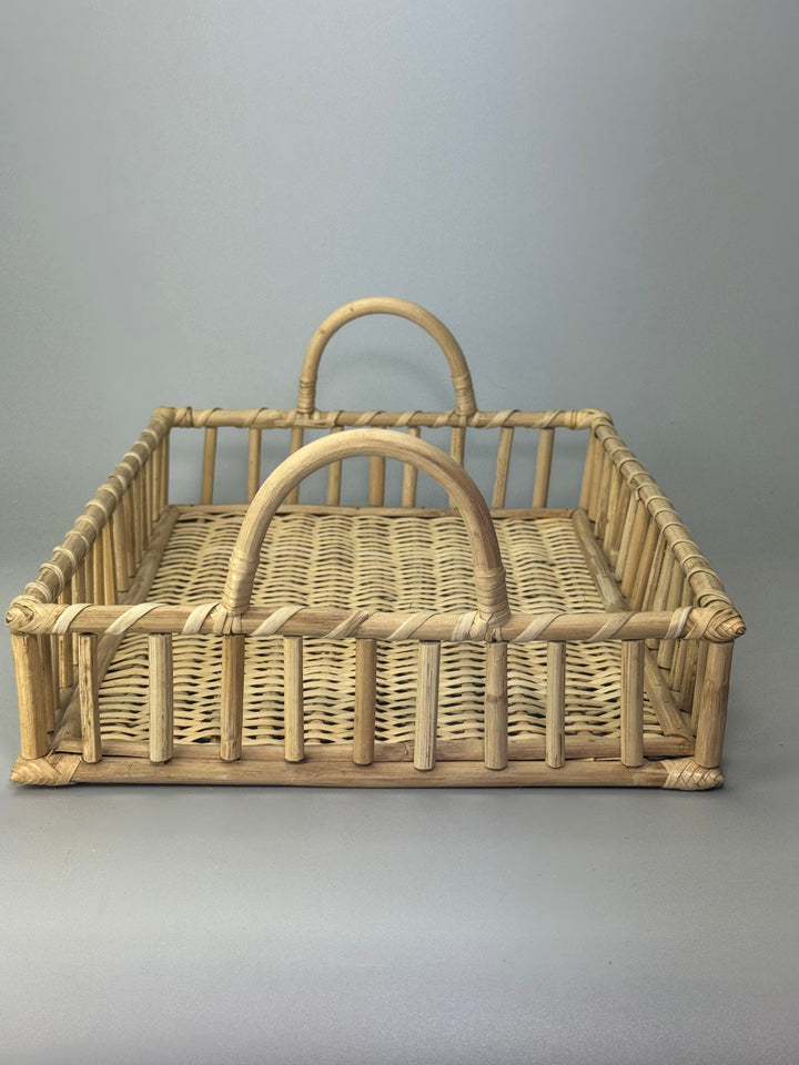 Vassoio rettangolare in rattan con manici