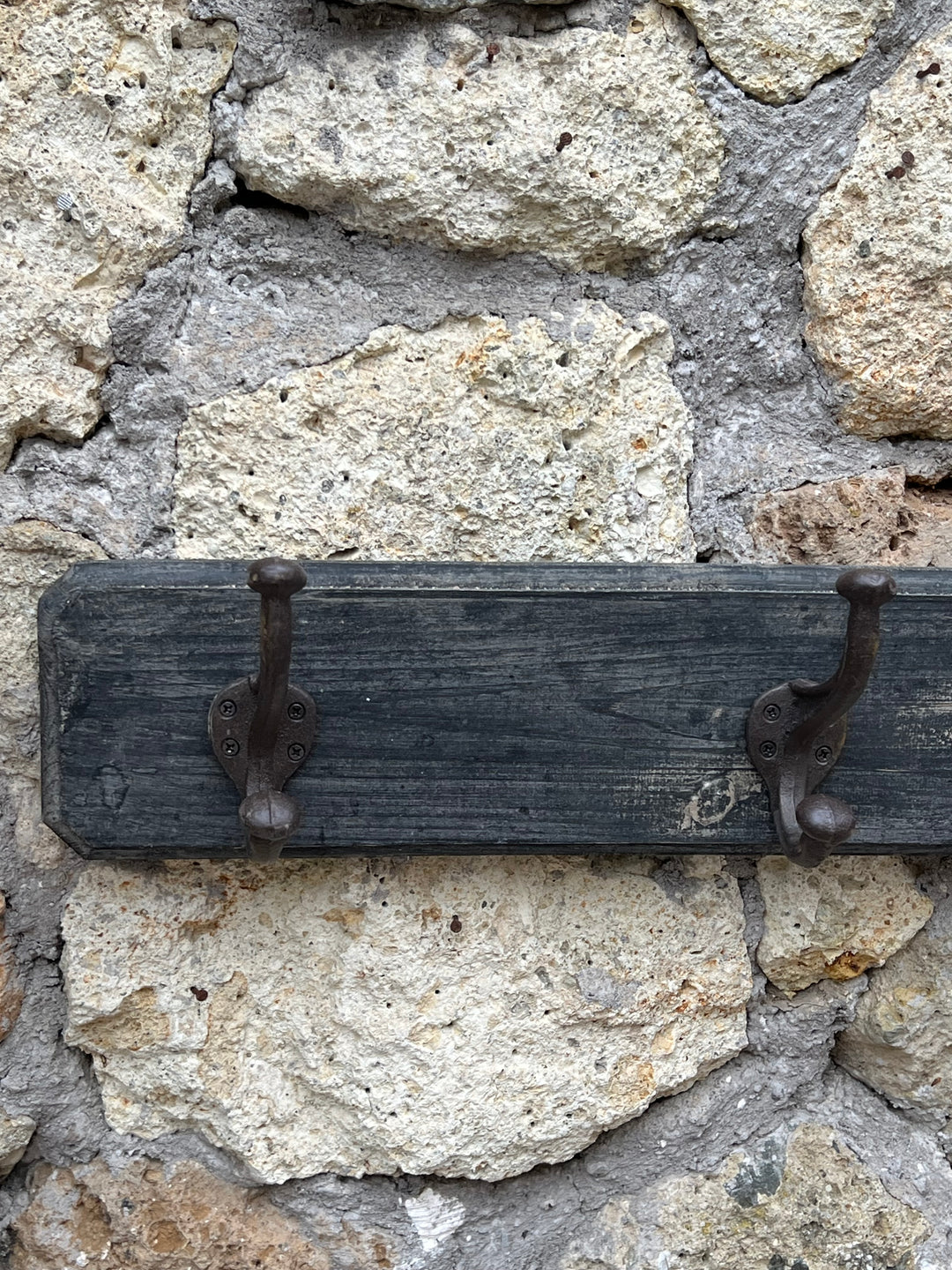 Appendiabiti da Muro in Legno e Ferro – 4 Ganci Stile Rustico Industriale