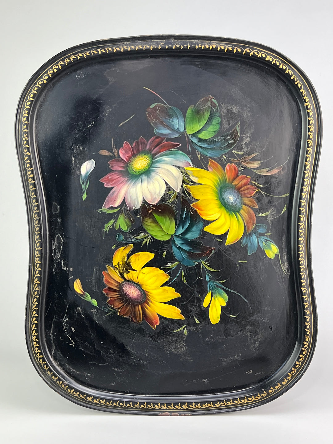 Vassoio decorativo russo nero dipinto a mano con fiori