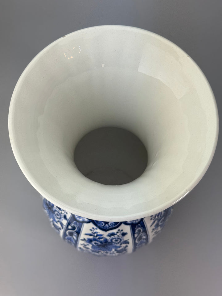 Vaso decorativo in ceramica bianca e blu stile delft
