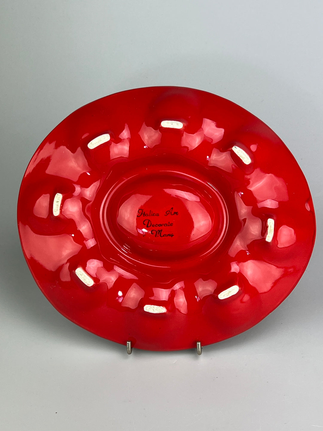 Piatto da portata per uova in ceramica rossa Ars Italica