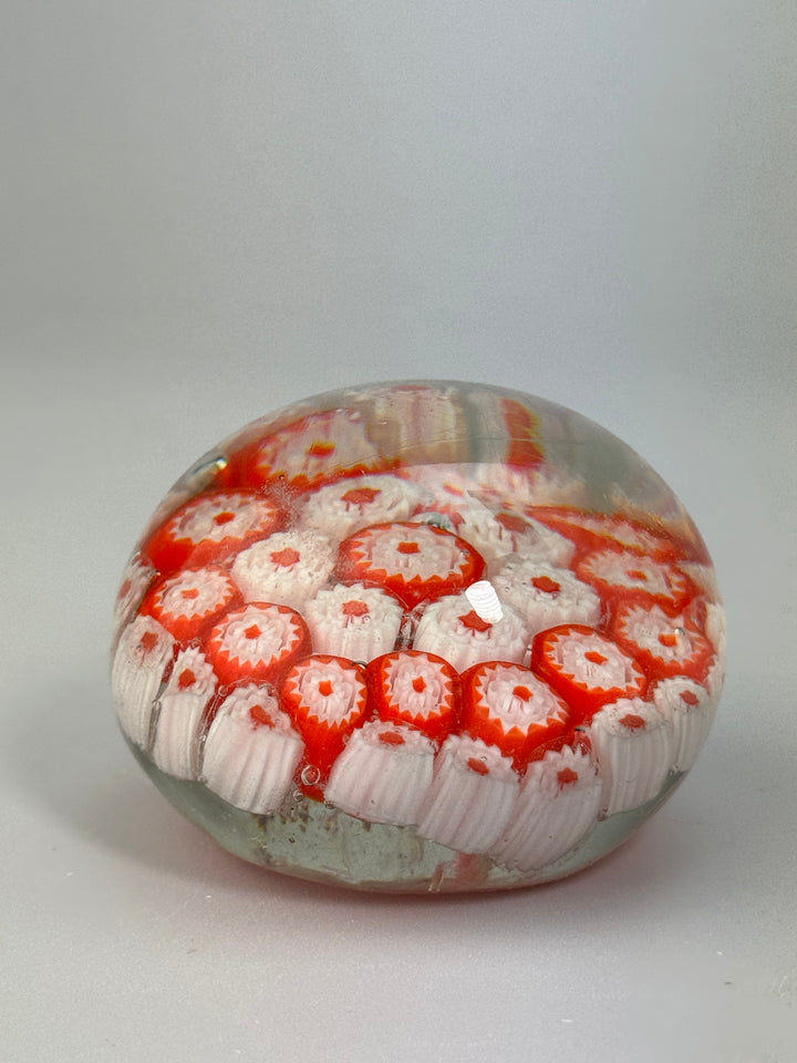 Fermacarte in vetro con murrine rosse e bianche