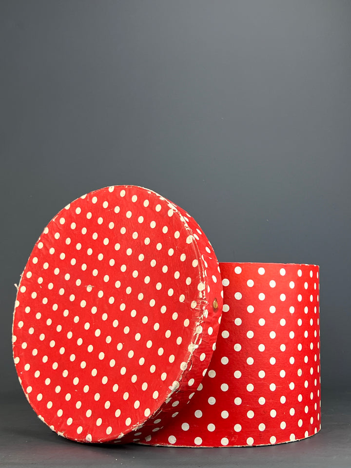 Scatola Cappelliera cartone rosso a pois vintage