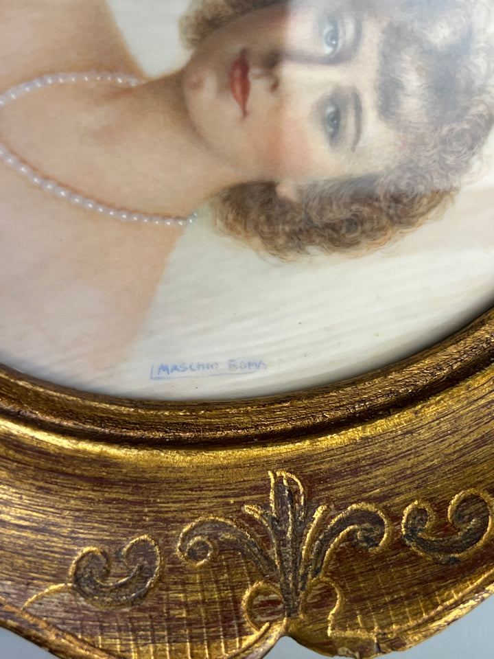 Miniatura Ovale con Cornice Dorata – Ritratto Femminile, Dipinta a Mano