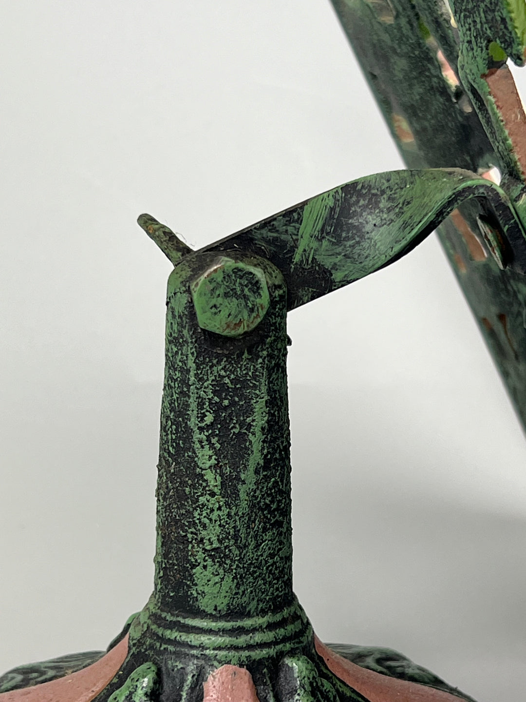 Leggio vintage in ghisa decorata scena con papere