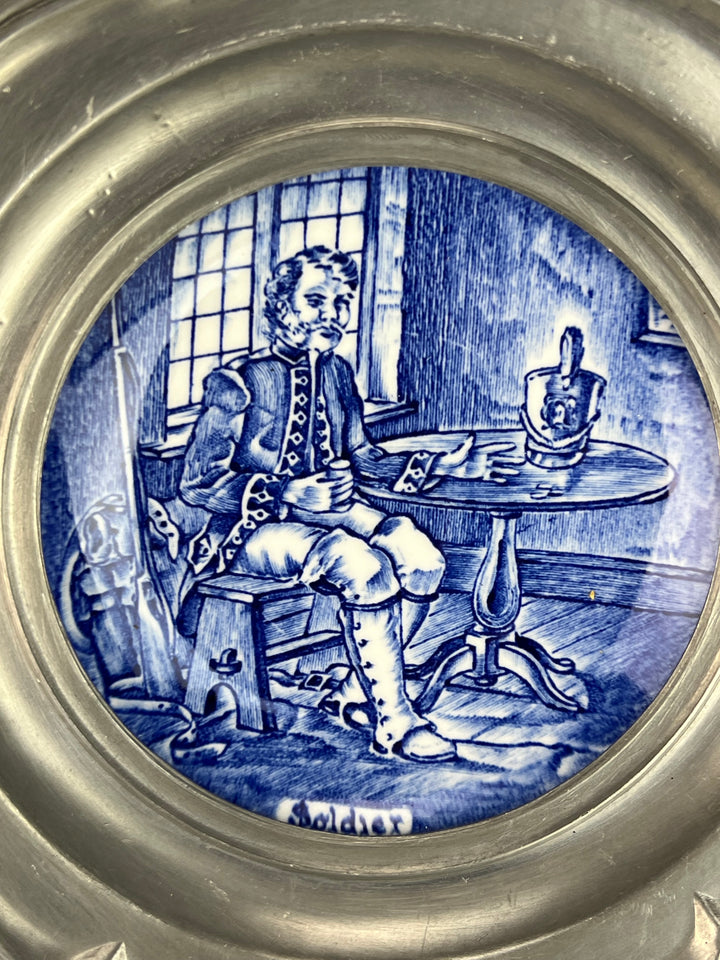 Piatto da parete porcellana Enoch Wedgwood peltro