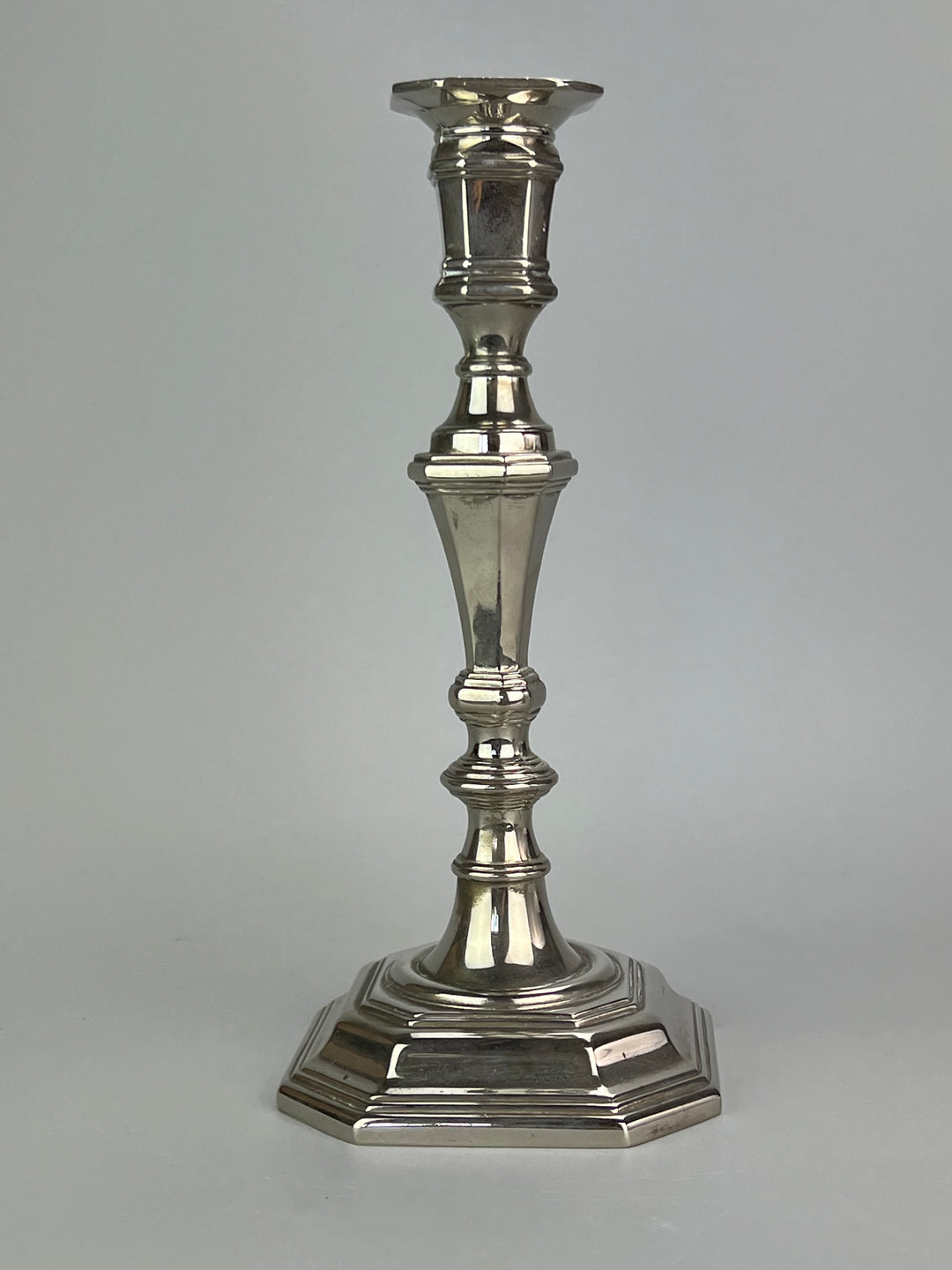 Coppia di Portacandele in Silverplated – Stile Classico a Base Ottagonale
