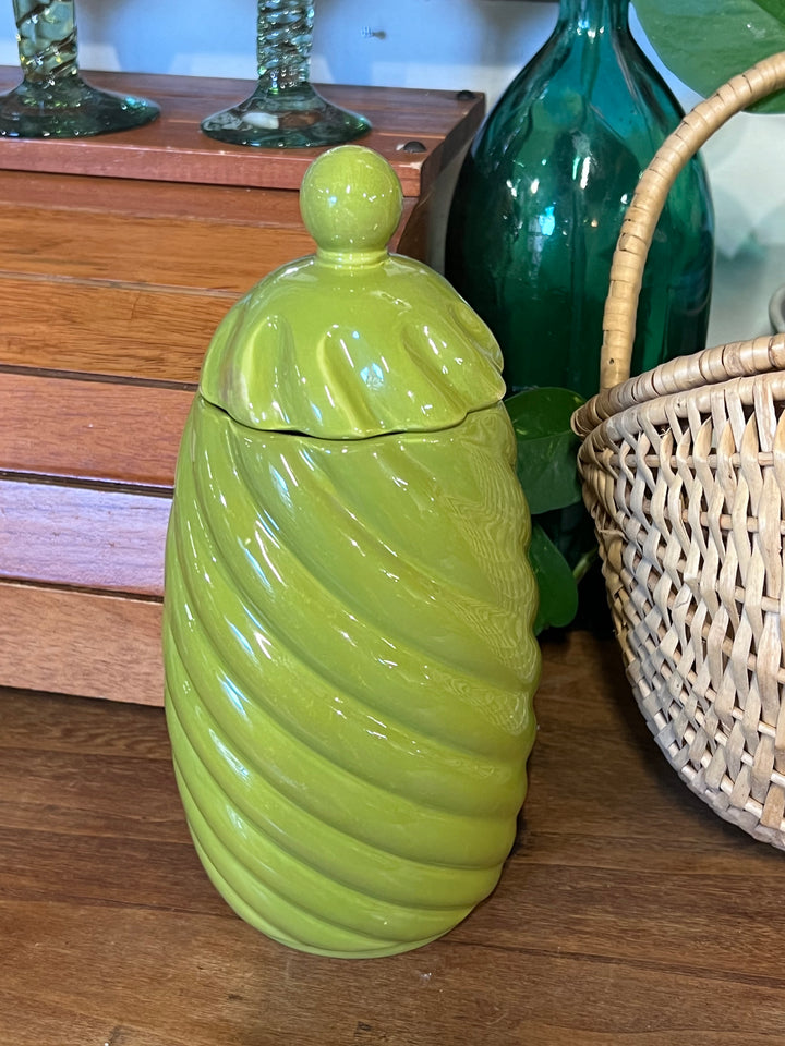 Barattolo vintage in ceramica verde con decorazione a spirale e coperchio con pomello