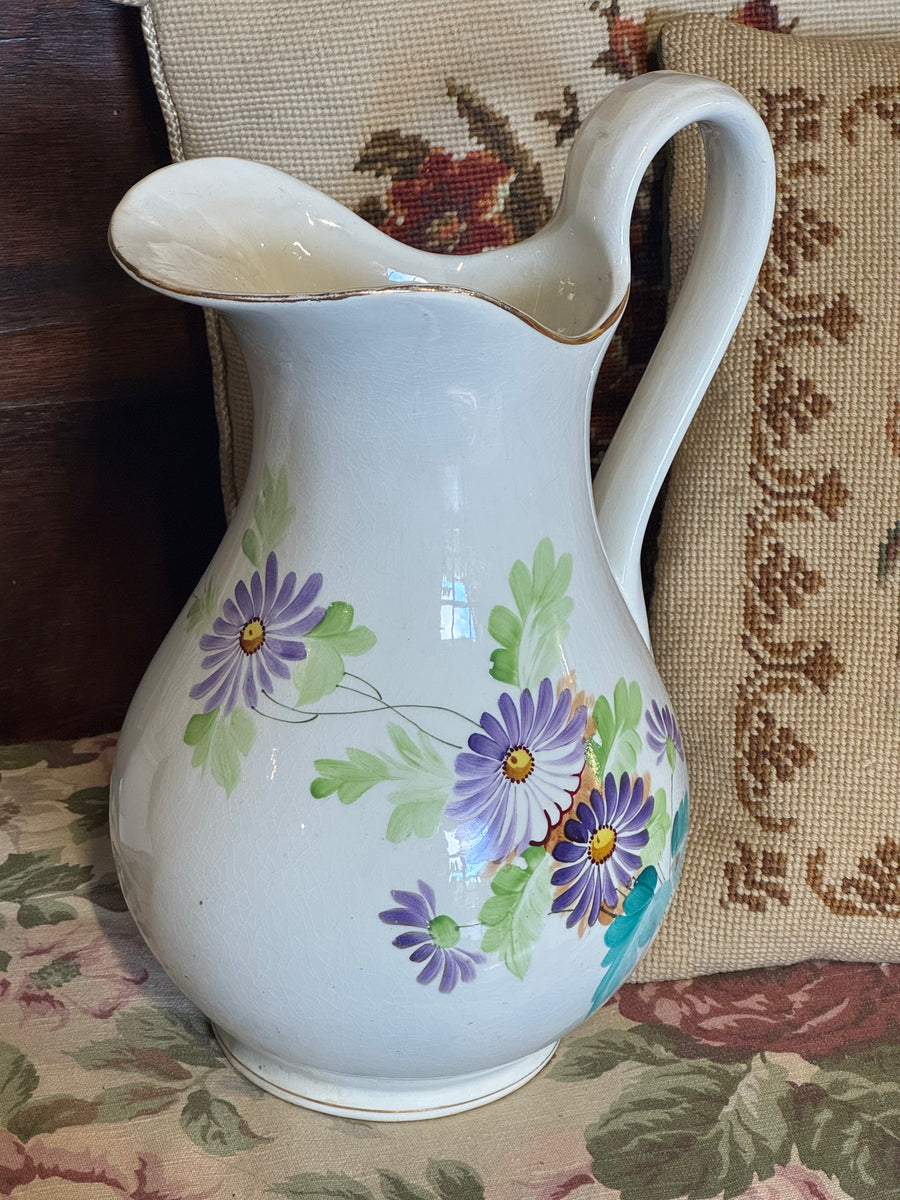 Brocca vintage in ceramica avorio dipinta a mano con fiori viola e turchesi, marchio Società Ceramica Lombarda Milano
