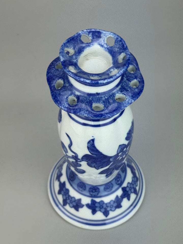 Coppia Portacandele in porcellana bianca e blu decoro floreale stile orientale