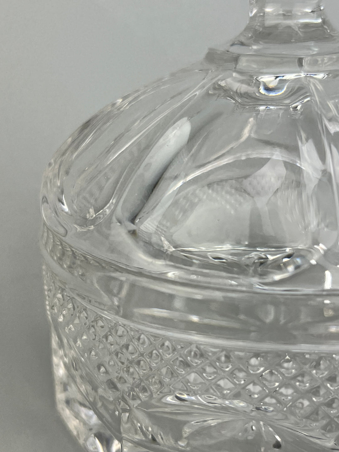 Porta bon bon in cristallo molato con coperchio