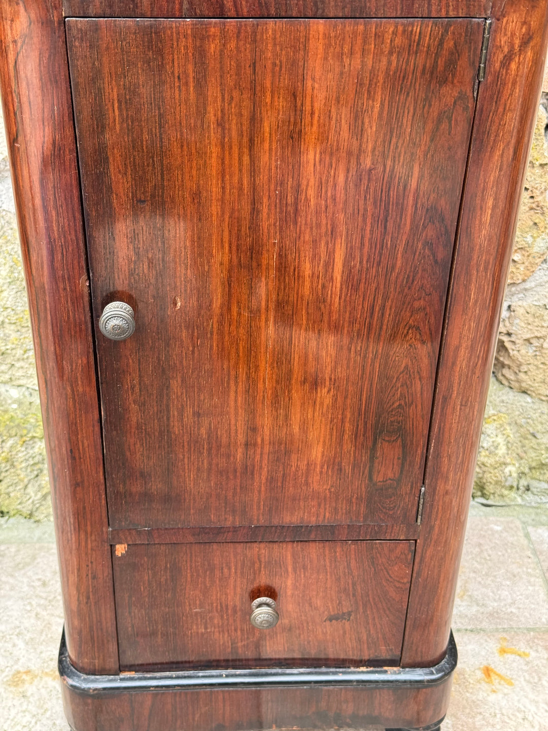 Comodino antico a colonna con anta e due cassetti Italia prima metà Novecento