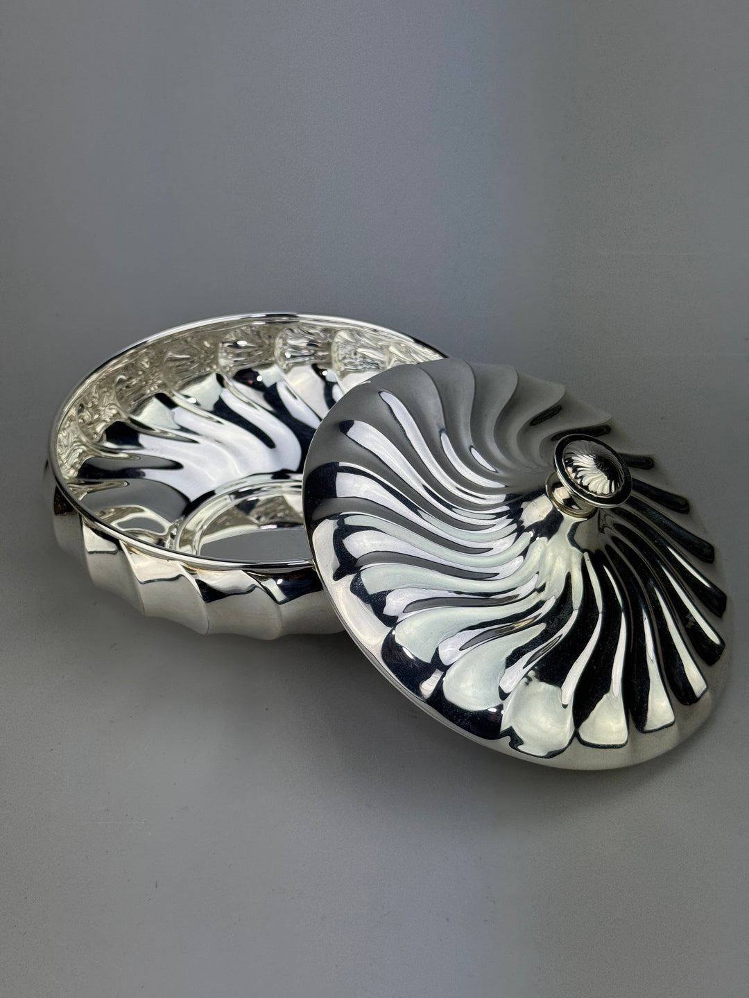 Scatola porta bon bon OLRI silverplated con coperchio