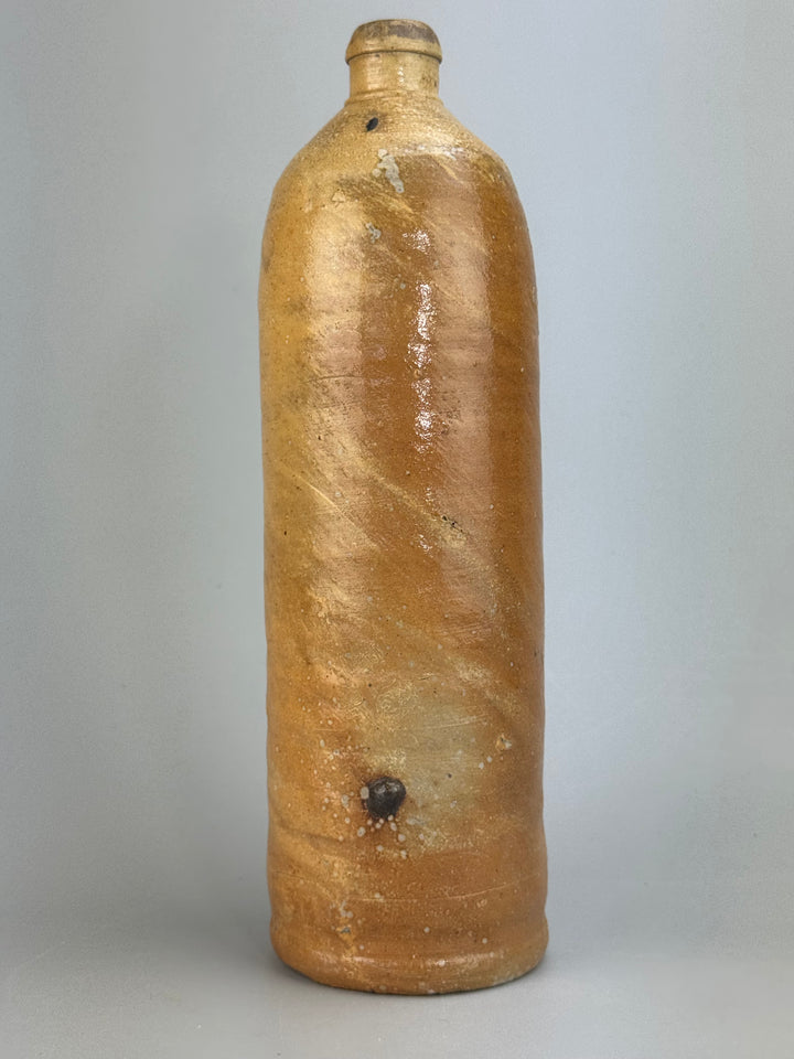 Bottiglia antica in grès con manico