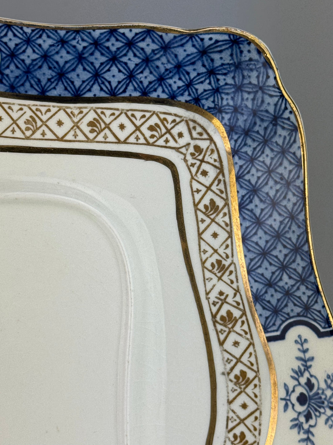 Vassoio Wood & Sons “Yuan” in porcellana inglese blu e oro
