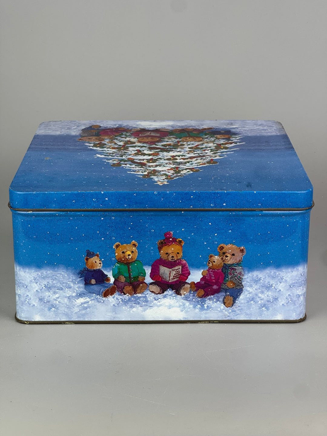 Scatola di latta natalizia vintage con orsetti e albero di Natale