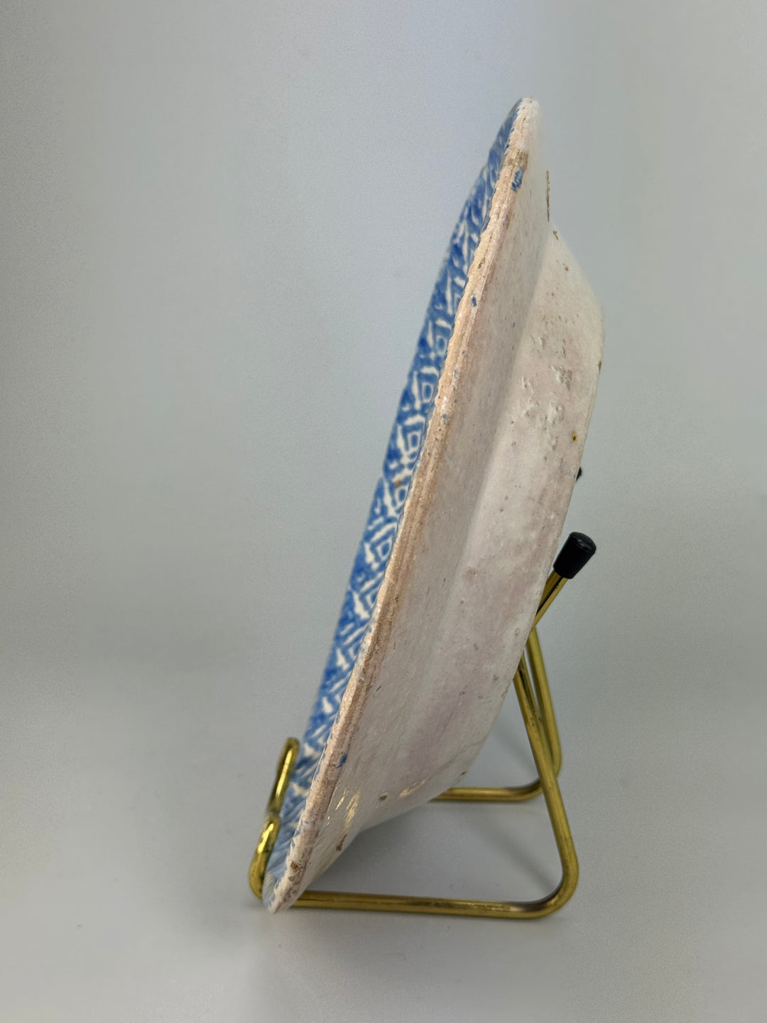 Piatto in maiolica decorata in blu produzione popolare italiana