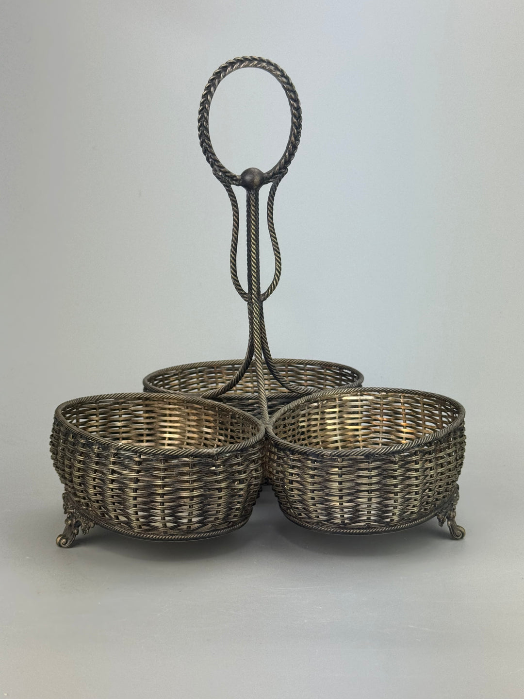 Portabottiglie vintage in silverplate a tre scomparti effetto cestino intrecciato