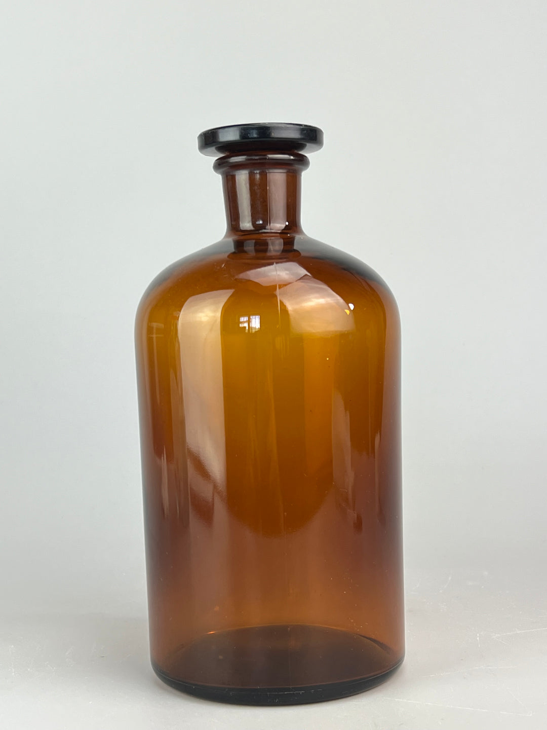 Bottiglia da Farmacia in Vetro Ambrato – Vintage con Tappo Originale