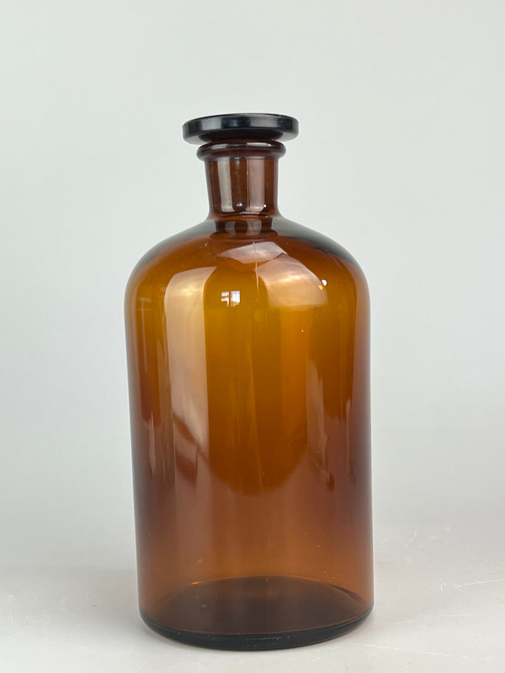 Bottiglia da Farmacia in Vetro Ambrato – Vintage con Tappo Originale