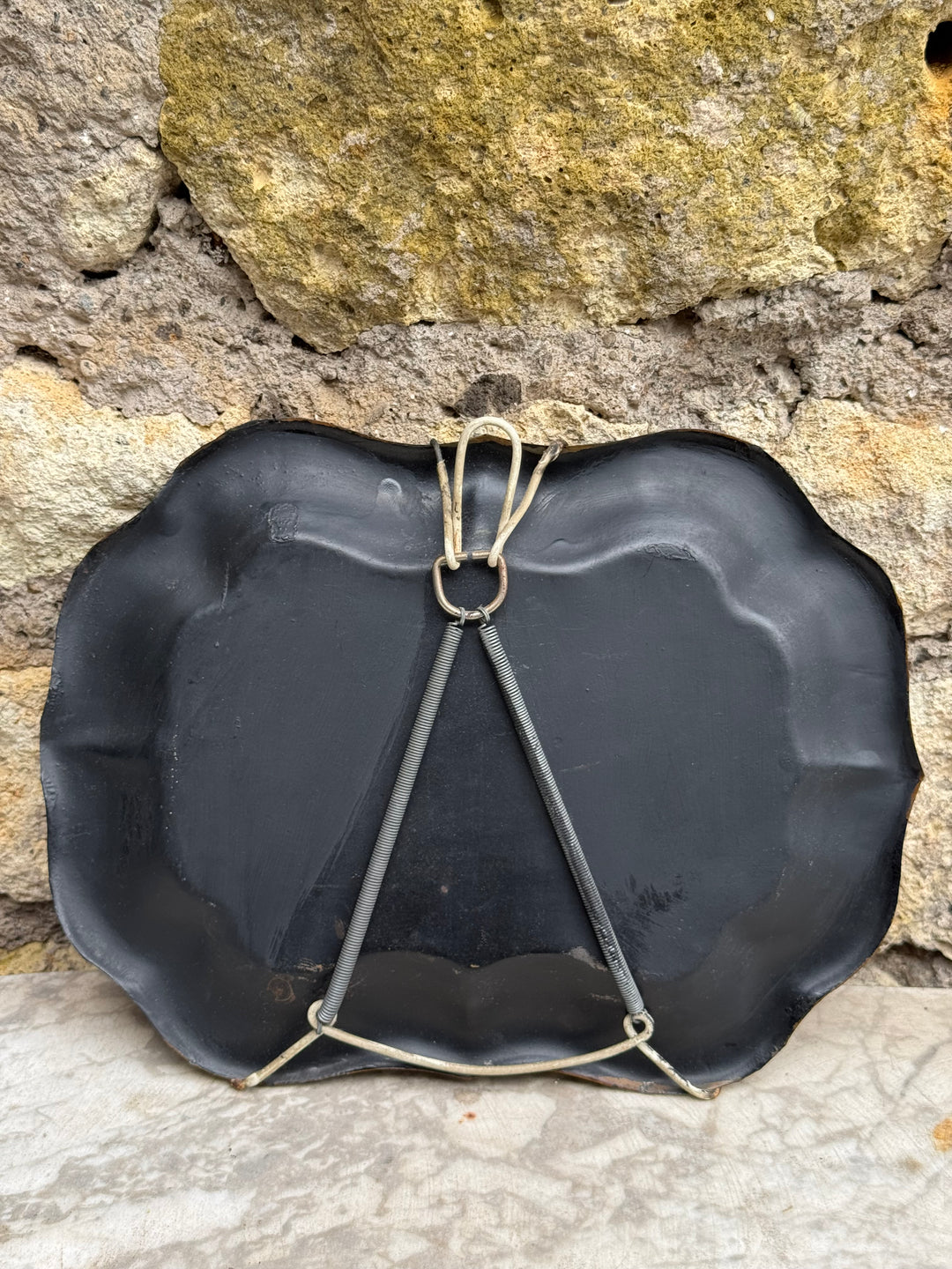 Set Vassoi vintage in metallo nero dipinti a mano con decorazioni floreali stile russo