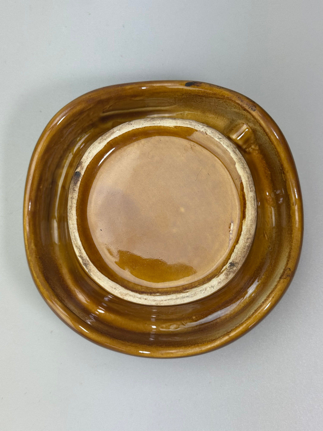 Coppia di Posacenere Mid-Century in ceramica smaltata color ambra