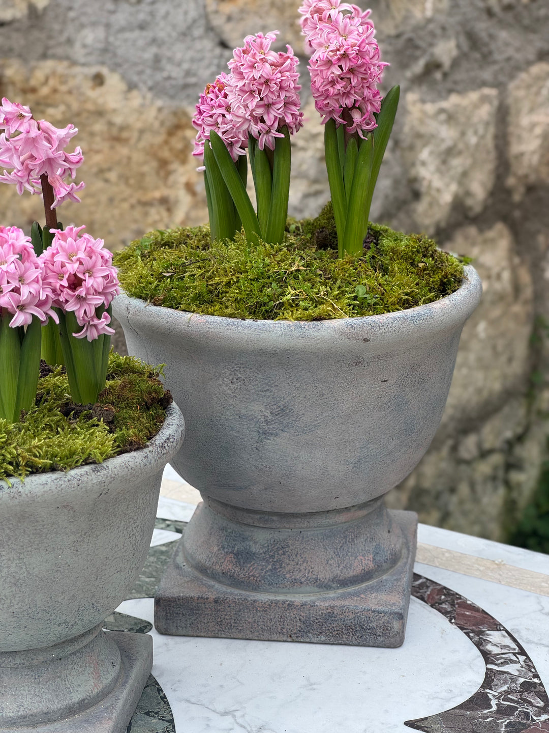 Cachepot decorativi grigi in terracotta dipinta