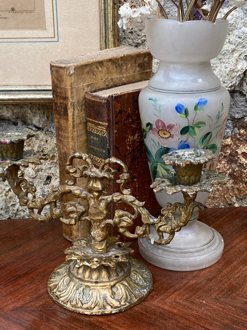 Candelabro a due braccia dorato