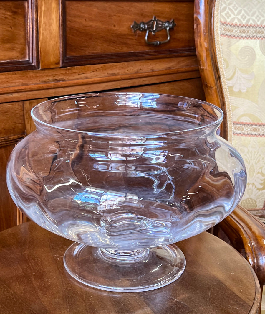 Centrotavola vintage in vetro trasparente bombato con piede circolare