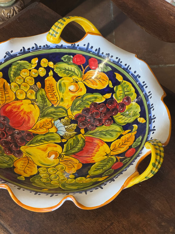 Centrotavola in ceramica dipinta a mano Deruta con decoro frutta con manici
