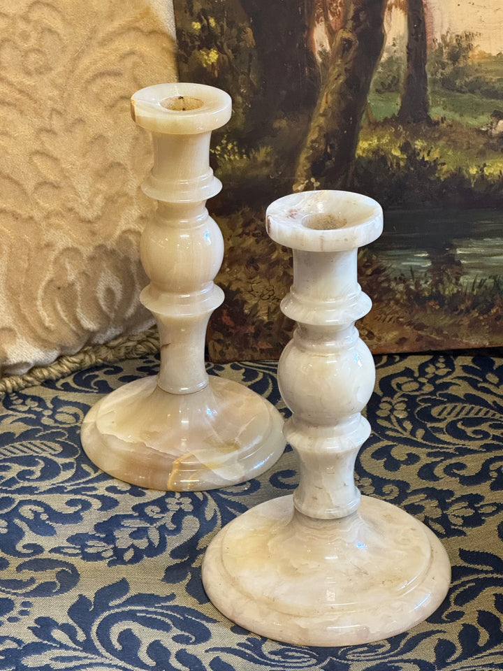 Coppia di portacandele vintage in onice naturale lucidato color crema