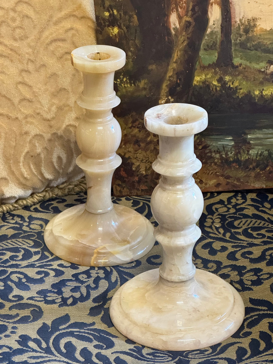 Coppia di portacandele vintage in onice naturale lucidato color crema