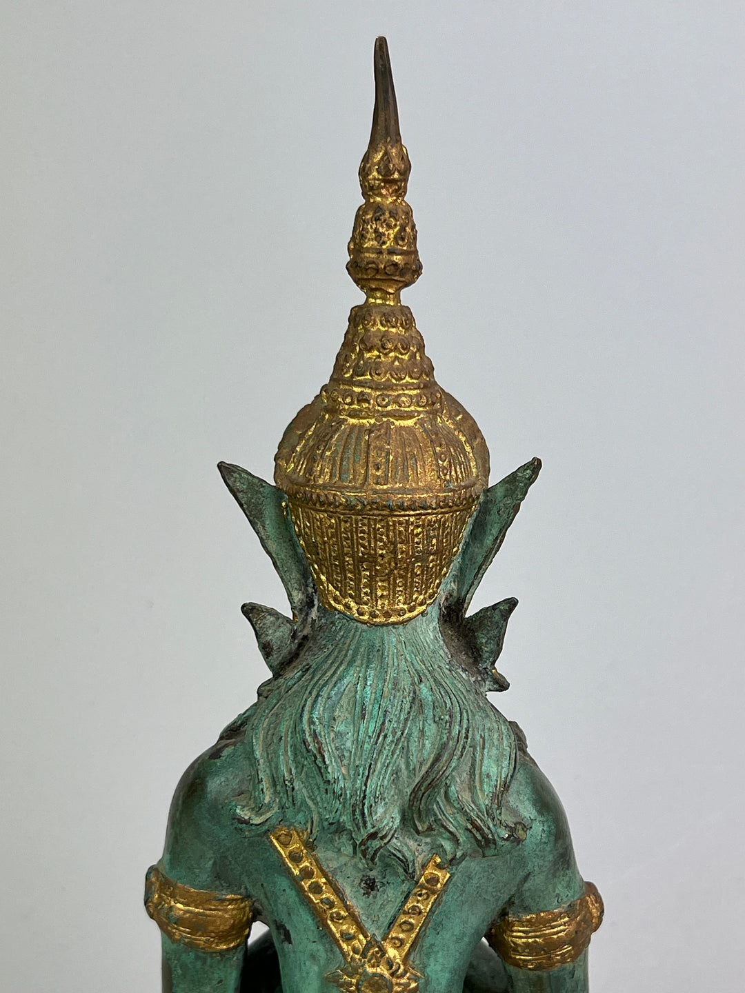 Statuina thailandese in bronzo dorato