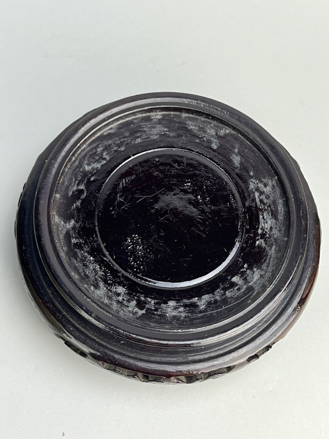 Coppia di vasi cinesi cloisonné con coperchio e base in legno