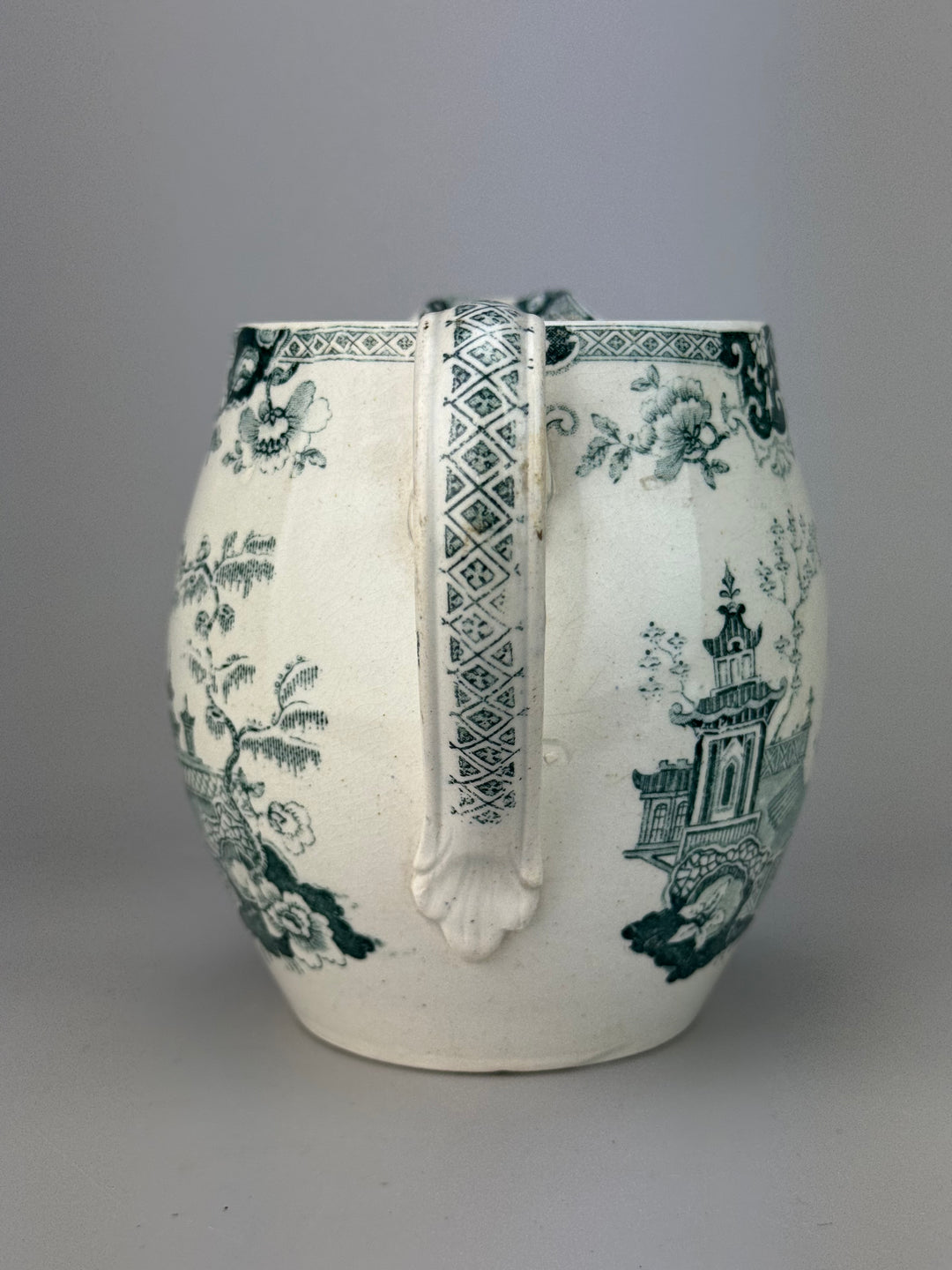 Brocca in ceramica con decoro orientale verde