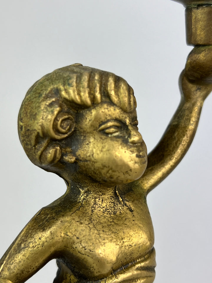 Coppia di putti portacandela in ottone dorato