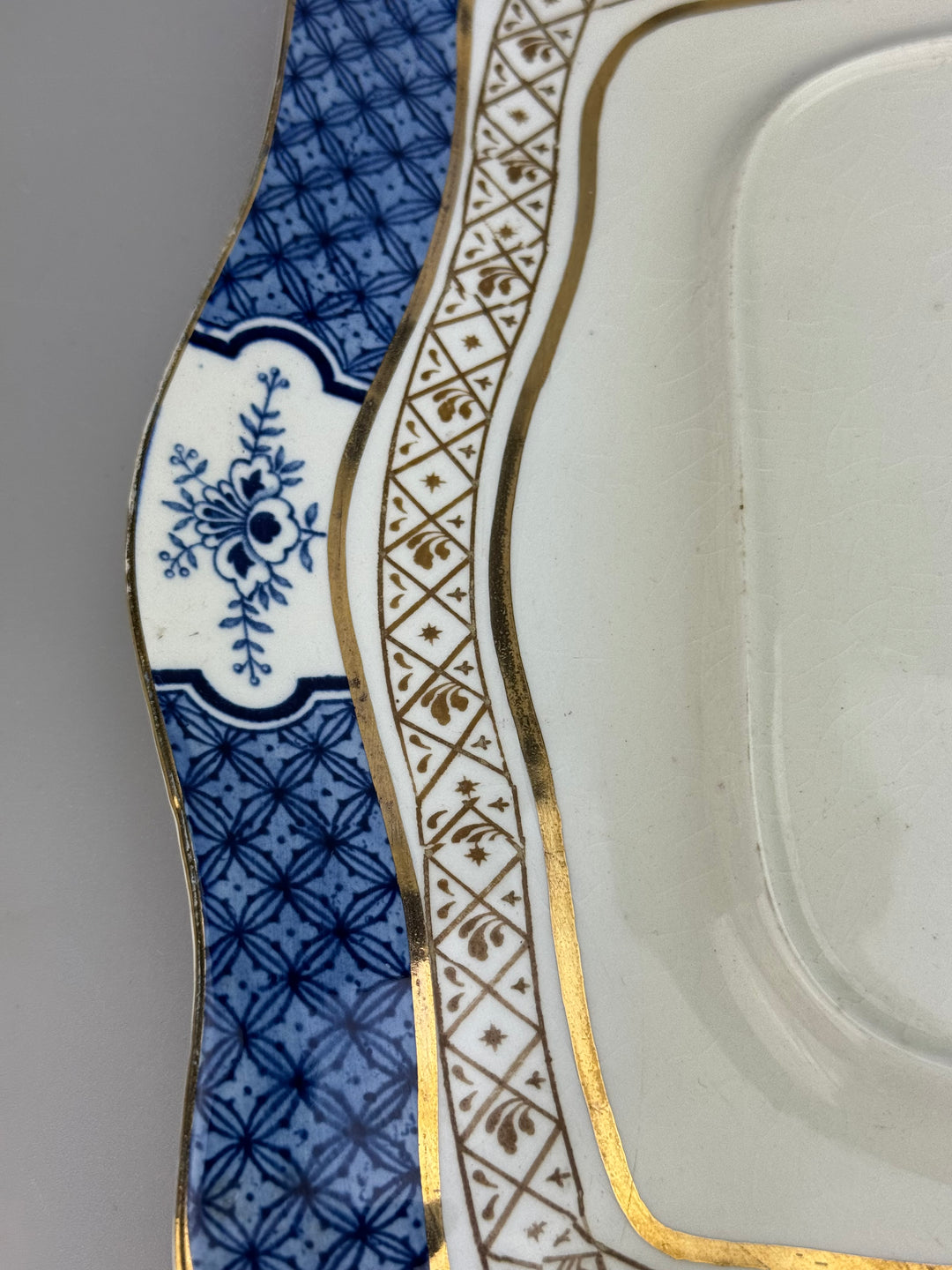 Vassoio Wood & Sons “Yuan” in porcellana inglese blu e oro