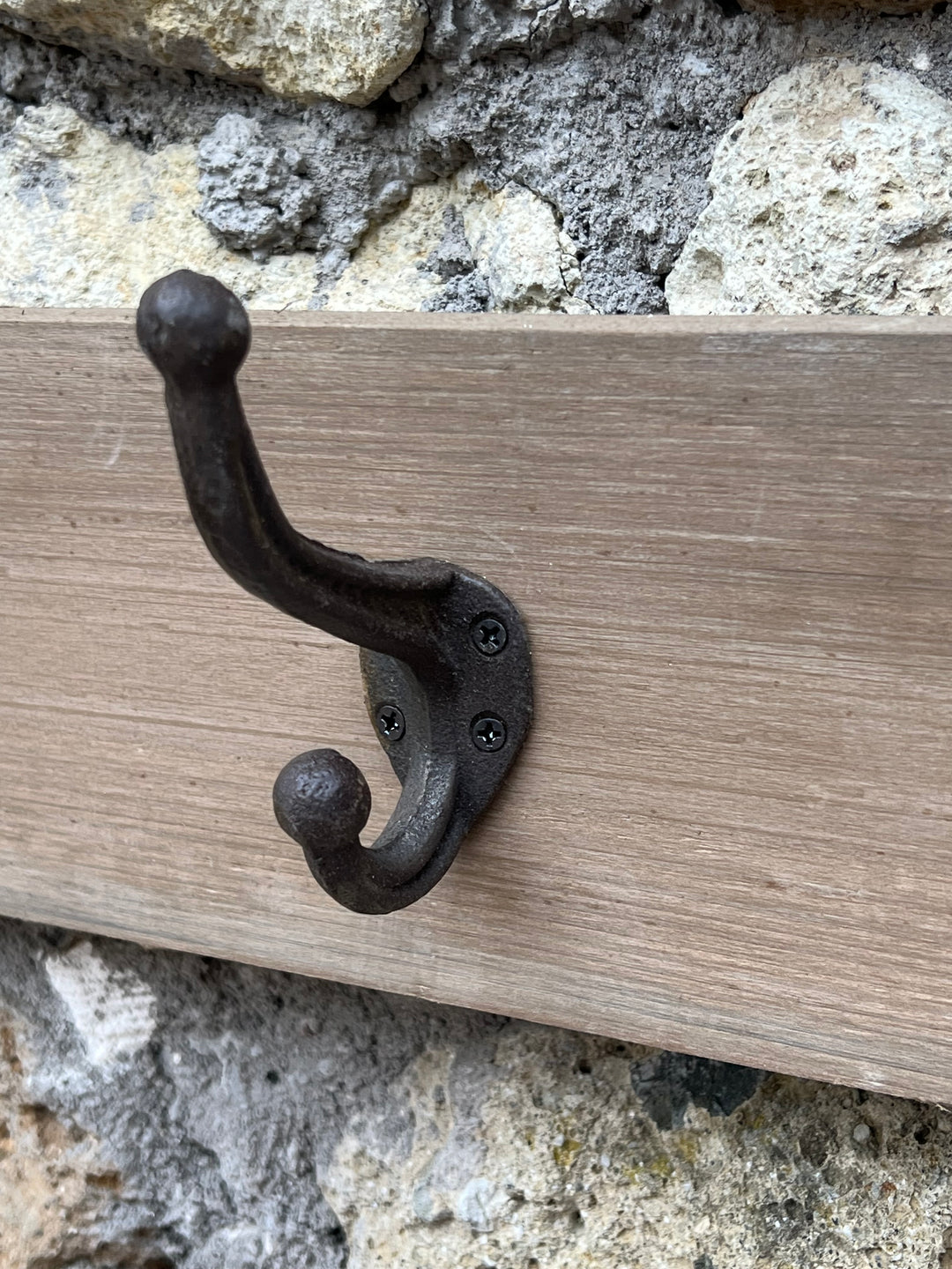 Appendiabiti da parete in legno e 5 ganci stile rustico industriale