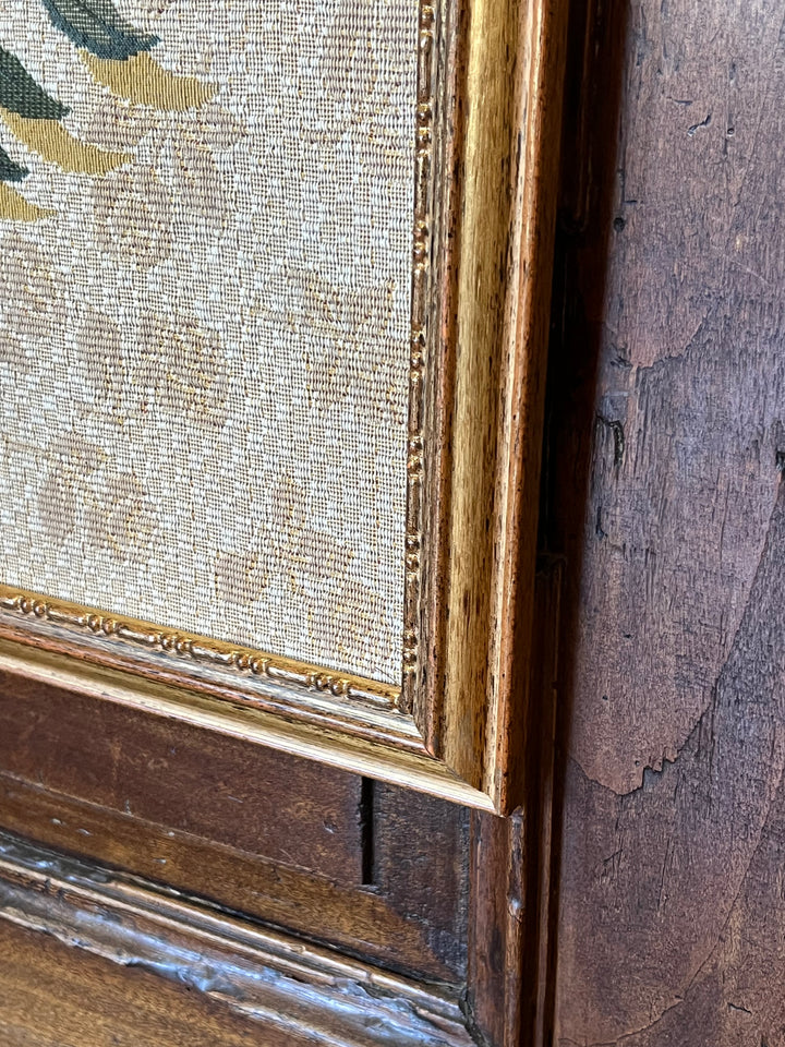 Arazzo decorativo incorniciato con lira e ghirlanda floreale stile classico