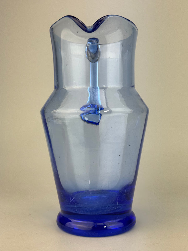 Brocca in vetro blu vintage