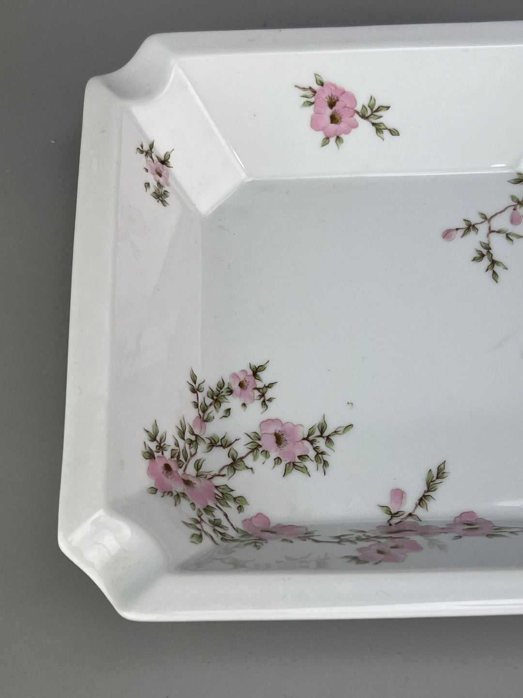 Posacenere in porcellana Bernardaud Limoges decoro floreale rosa